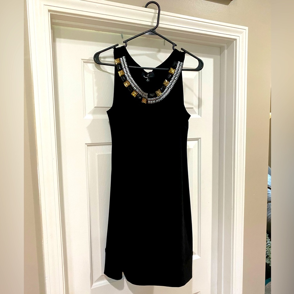 Ronni Nicole Dress - NWT - Size: 10
Smoke free home